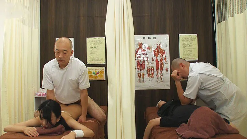 Dẫn người tình đi mát-xa rồi bị địt cạnh bên mà không hề hay biết